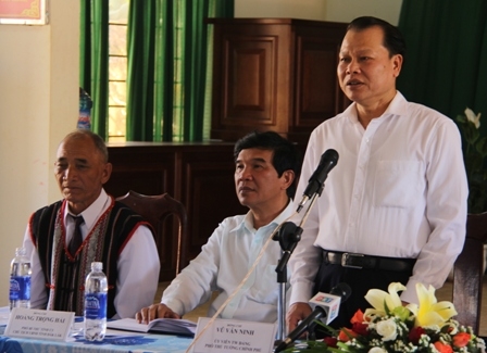 Phó Thủ tướng Vũ Văn Ninh phát biểu tại buổi làm việc ở xã Ea Kao 