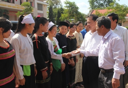 Đồng bào xã Ea Kao chào đón Phó Thủ tướng Chính phủ Vũ Văn Ninh