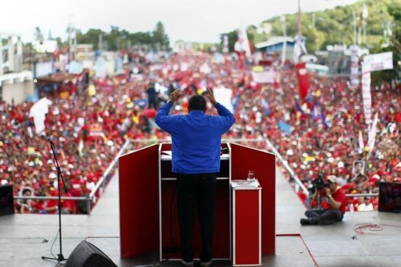 Hugo Chavez nói với những người ủng hộ trong một chiến dịch ở Yaritagua ngày 2/10/2012