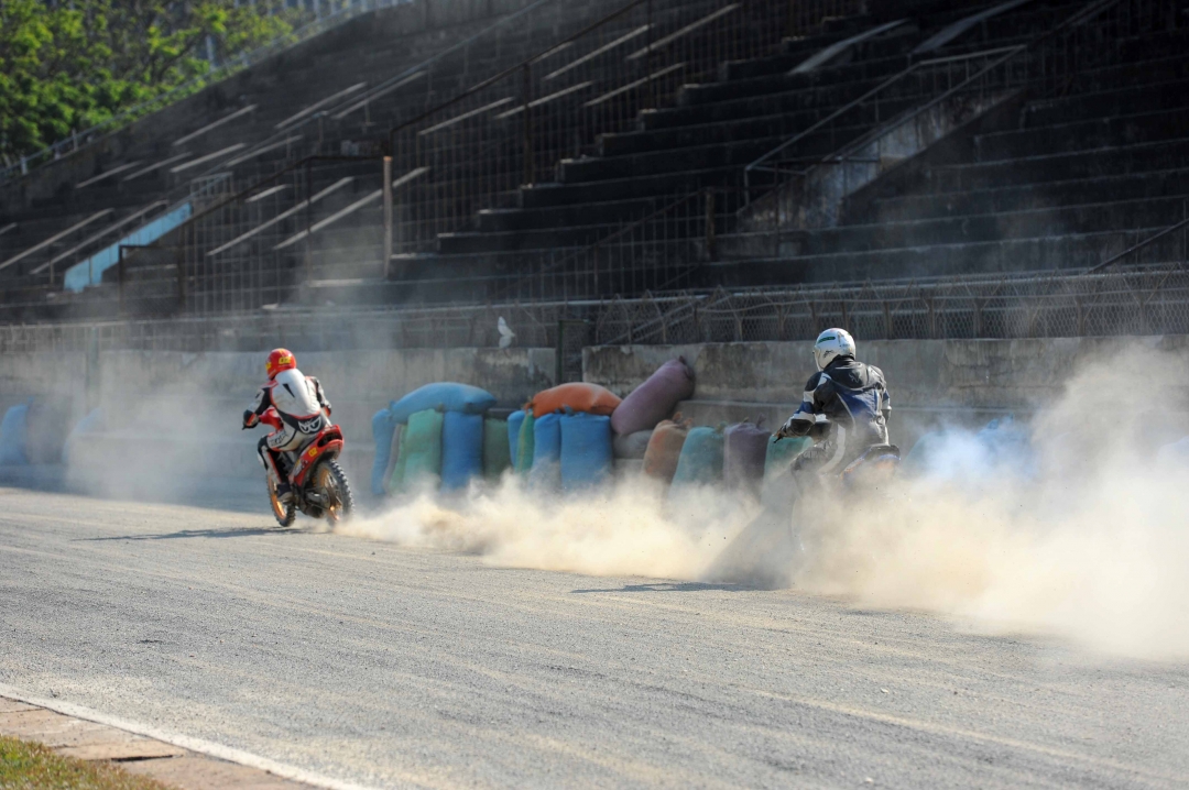 Đua xe ở Việt Nam lại càng nguy hiểm hơn khi cơ sở vật chất chưa bảo đảm an toàn