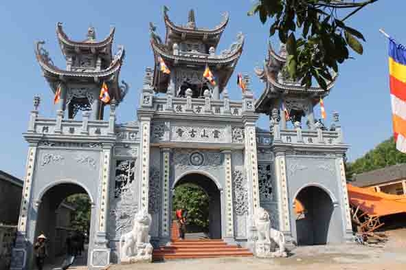 Cổng chùa Linh Sơn.      Ảnh: T.L