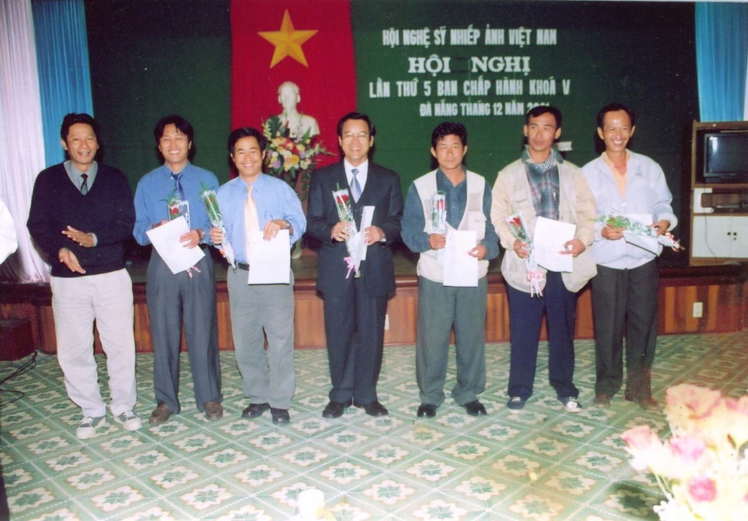   Lễ  kết nạp hội viên Hội Nghệ sĩ Nhiếp ảnh  Việt Nam.