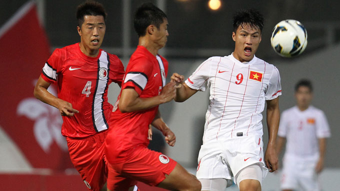Đội tuyển Việt Nam (phải) không thể vượt qua được thử thách tại sân Mongkok