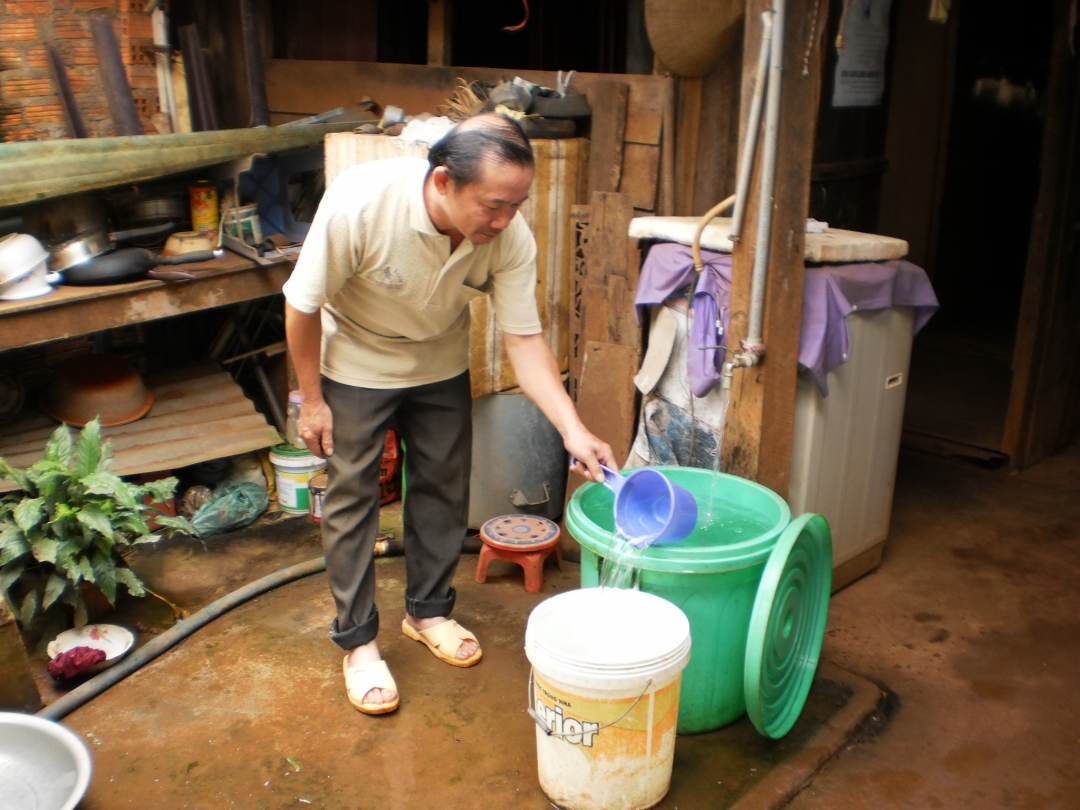 Có nguồn nước sạch, người dân xã Quảng Hiệp (huyện Cư M’gar) yên tâm dùng trong sinh hoạt hằng ngày.