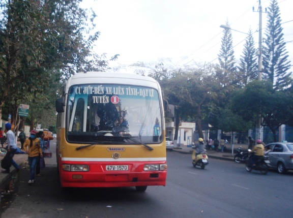 Vận tải hành khách công cộng bằng xe buýt đáp ứng nhu cầu đi lại của người dân