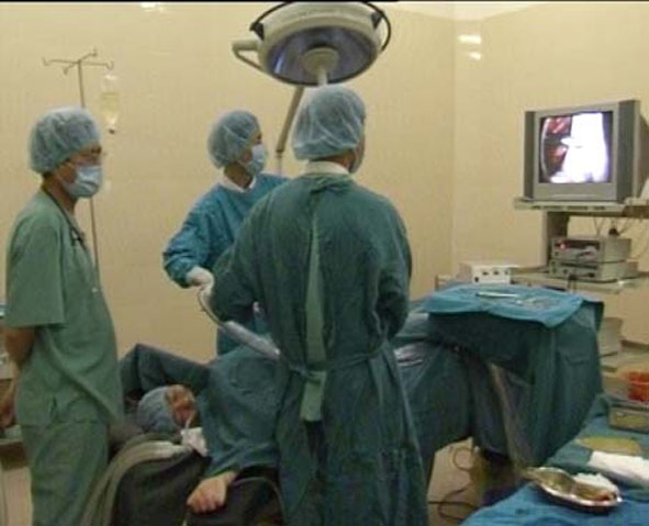 Một ca phẫu thuật nội soi được thực hiện tại Bệnh viện Đa khoa Thiện Hạnh.