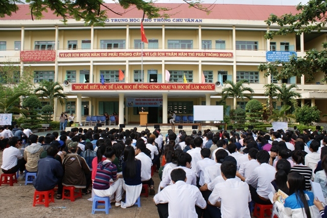 Buổi truyền thông chăm sóc sức khỏe sinh sản cho gần 1.000 học sinh tại Trường THPT Chu Văn An.