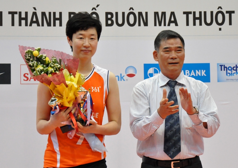 Trao thưởng Cầu thủ phát bóng và tấn công tốt nhất cho Zhou Yuan