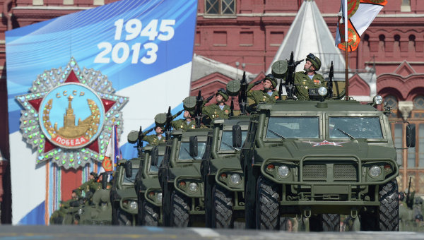 Binh lính và khí tài quân sự của Nga trong Lễ diễu binh ở Quảng trường Đỏ. Ảnh: Ria Novosti)