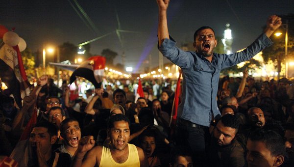 Đám đông biểu tình tại thủ đô Cairo đã hò reo nhiệt liệt sau khi quân đội lật đổ Tổng thống Morsi. 