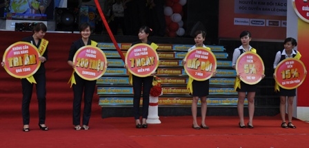 Nhân viênTrung tâm mua sắm Nguyễn Kim Buôn Ma Thuột đã tổ chức lễ khởi động 