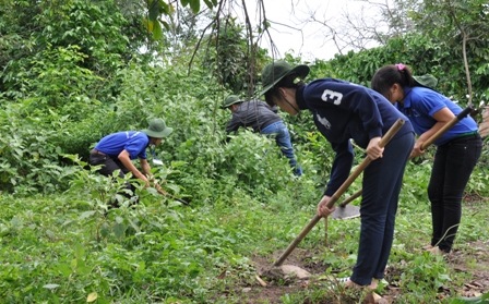 Những đoạn đường giao thông nông thôn cần tu sửa