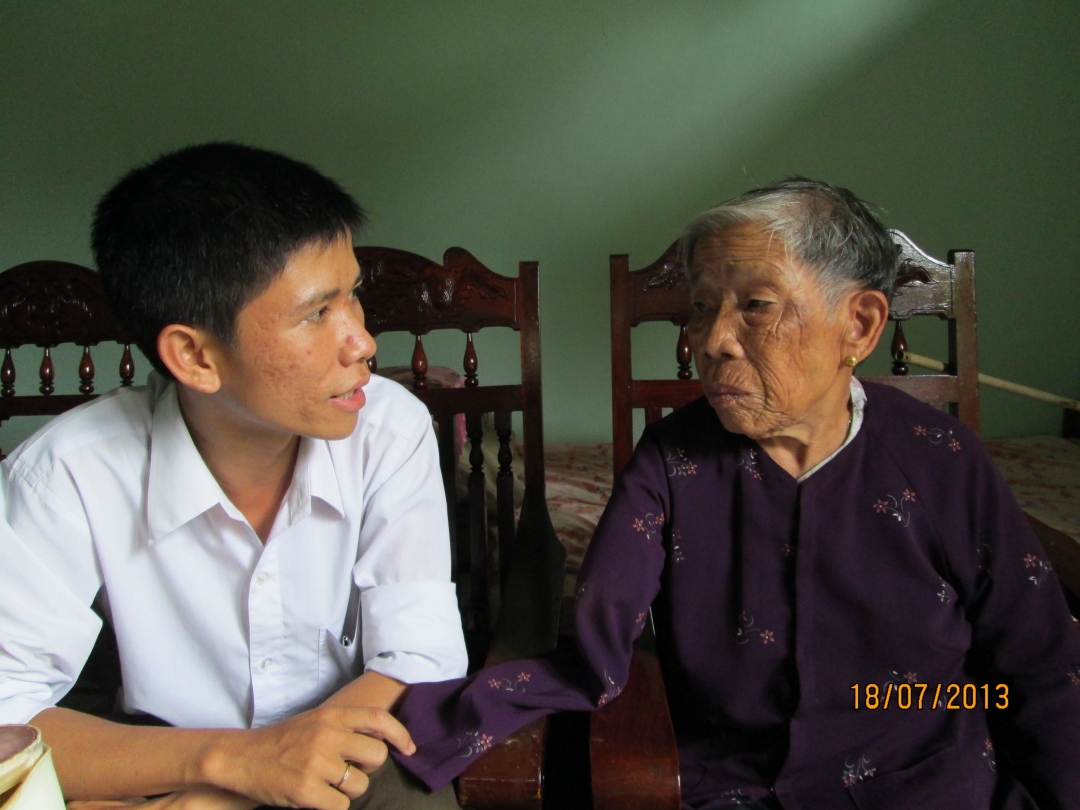 Mẹ Việt Nam Anh hùng Võ Thị Bốn  kể chuyện về  con trai là liệt sĩ Phạm Hoang.
