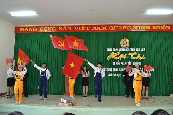Hội thi tìm hiểu pháp luật Lao động và Luật công đoàn do Công đoàn Viên chức tổ chức chào mừng Đại hội XI Công đoàn Việt Nam. 