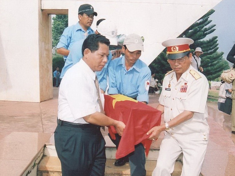 Hài cốt của  các  liệt sĩ được đưa  về an táng  tại  Nghĩa trang Liệt sĩ tỉnh.