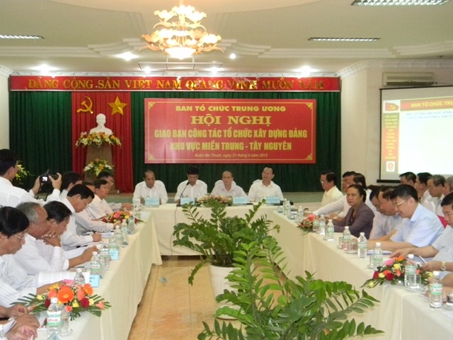 Ban Tổ chức Trung ương tổ chức Hội nghị giao ban công tác  xây dựng Đảng khu vực miền Trung - Tây Nguyên 6 tháng  đầu năm 2013 tại TP. Buôn Ma Thuột.