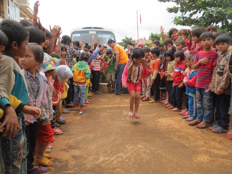 ... như: kẹp banh về đích