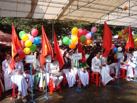   Học sinh tỉnh Dak Lak háo hức tham dự Lễ khai giảng năm học 2012-2013