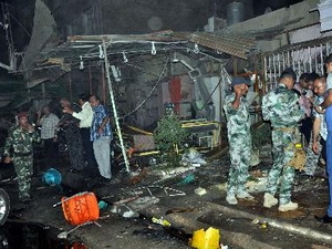 Cảnh sát Iraq điều tra tại hiện trường vụ nổ
