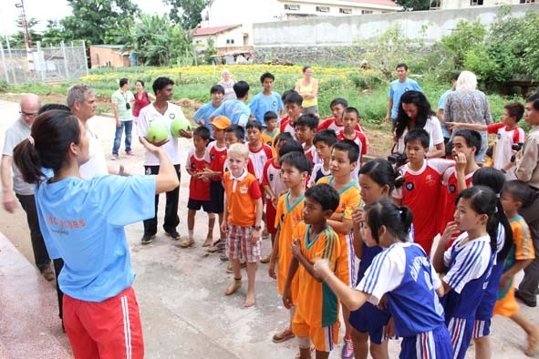 Trại hè bóng đá hòa nhập là một trong những chương trình mang lại hiệu quả cao của Dự án “Hỗ trợ phát triển sớm, can thiệp sớm và giáo dục hòa nhập trẻ khuyết tật” do MCNV (Ủy ban Y tế Hà Lan - Việt Nam) tài trợ.
