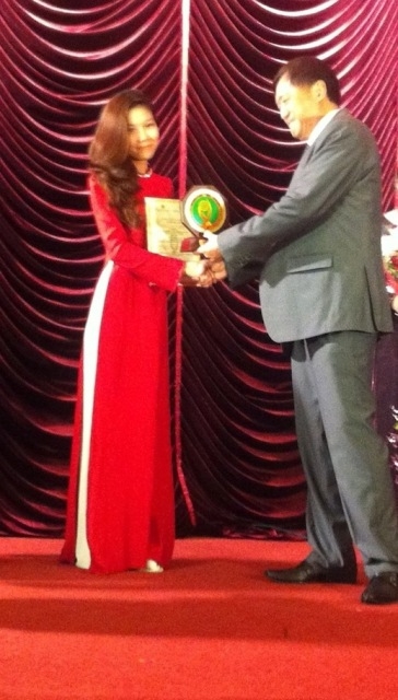 Nữ doanh nhân Tuệ Nghi tại lễ trao giải.