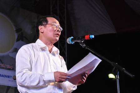 Phó Chủ tịch UBND tỉnh Trần Hiếu đọc thư chúc mừng của Chủ tịch nước trương Tấn Sang gửi các cháu thiếu nhi