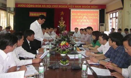 Quang cảnh buổi làm việc giữa Bộ trưởng Bộ Y tế và Đoàn công tác với UBND tỉnh.
