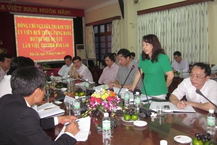 Bộ trưởng Nguyễn Thị Kim Tiến phát biểu tại buổi làm việc.