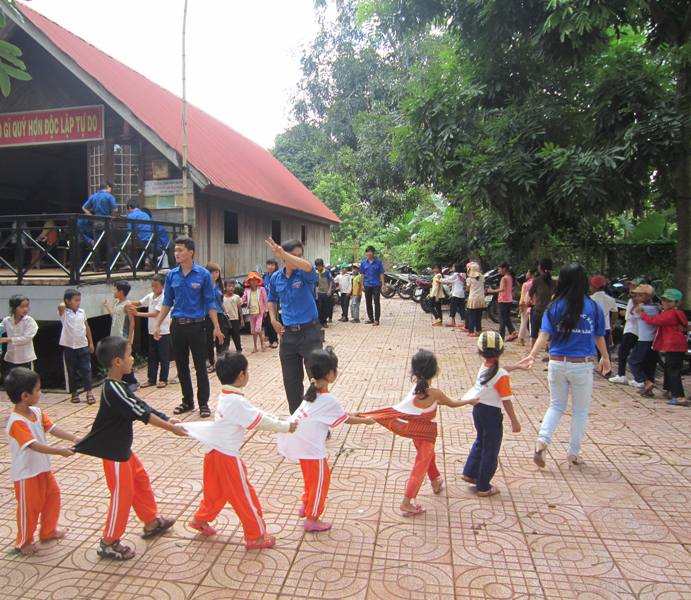 Các trò chơi tập thể sôi nổi