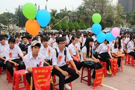 Học sinh trên địa bàn tỉnh Dak Lak tham dự Lễ phát động Tuần lễ hưởng ứng học tập suốt đời