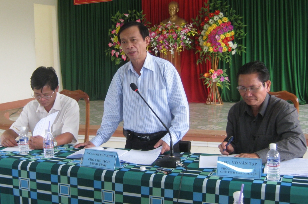 Phó Chủ tịch UBND tỉnh Đinh Văn Khiết phát biểu chỉ đạo tại buổi làm việc