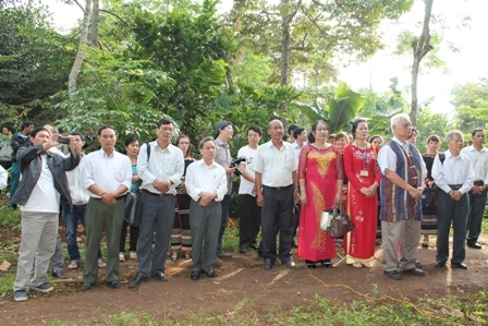 Các đại biểu tham dự Lễ đón nhận cây di sản Việt Nam