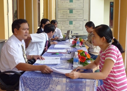 Chi cục trưởng Chi cục Thuế TP. Buôn Ma Thuột Trần Văn Ánh trực tiếp tham gia giải đáp thắc mắc của NNT