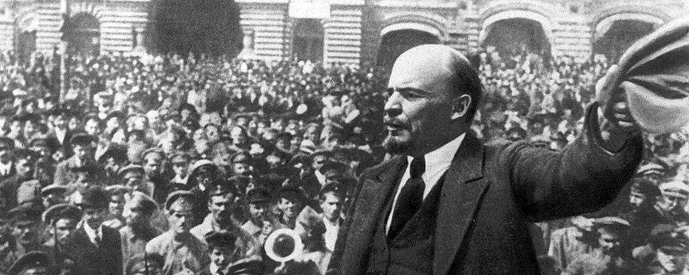                                                    V.I.Lenin trong những ngày đầu Cách mạng Tháng Mười Nga. 	           Ảnh: T.L