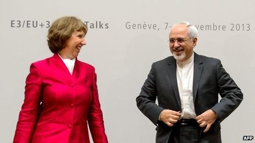 Đại diện cấp cao Liên minh châu Âu Catherine Ashton (trái) và Ngoại trưởng Iran Javad Zarif tại hội nghị
