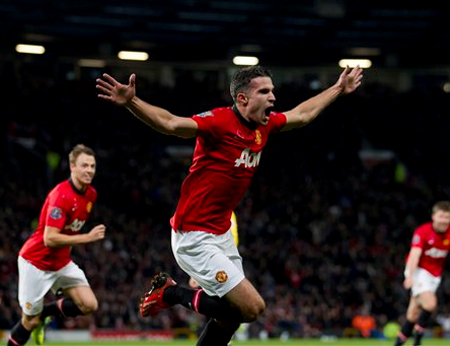 Van Persie vui sướng tột cùng sau khi ghi bàn