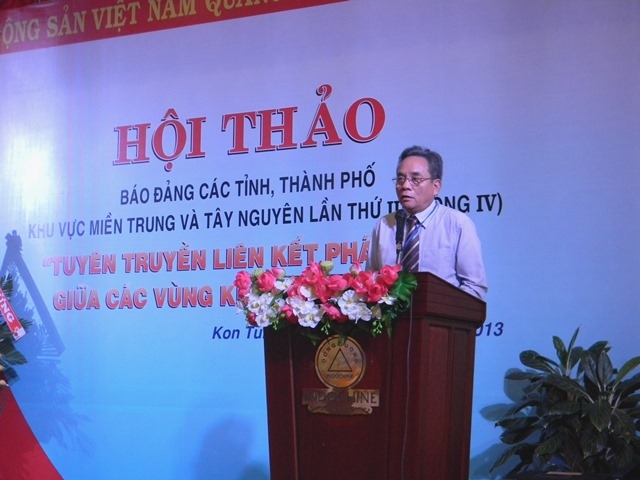 Phó Chủ tịch Hội Nhà báo Việt Nam - Phạm Quốc Toàn phát biểu tại Hội thảo