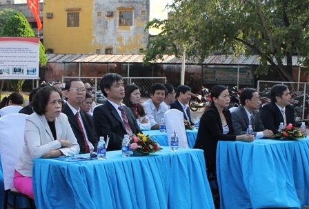 Các đại biểu tham dự Lễ mít tinh.