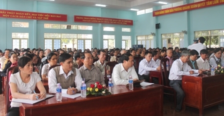 Các đại biểu và cử tri TP. Buôn Ma Thuột  tham gia buổi tiếp xúc tại phường Khánh Xuân. 
