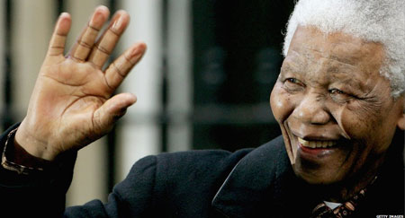 ăm 2004, ở tuổi 85, ông Mandela rút khỏi cuộc sống của công chúng và dành nhiều thời gian cho gia đình, bạn bè và suy ngẫm