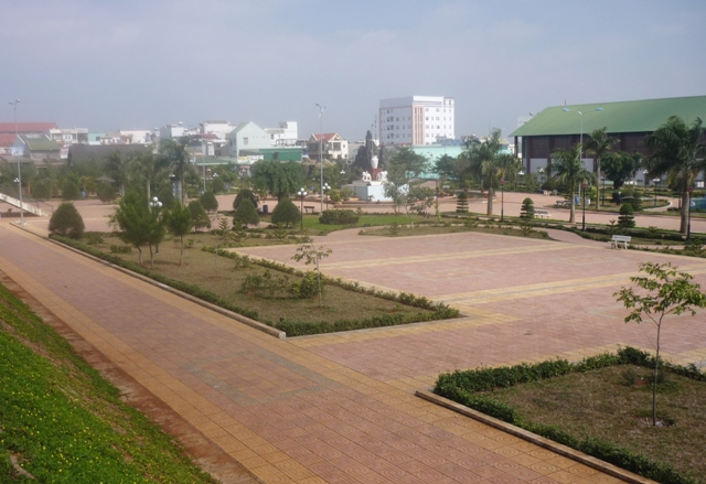 Khu hoa viên được đầu tư xây dựng, tạo không gian xanh cho trung tâm thị xã.