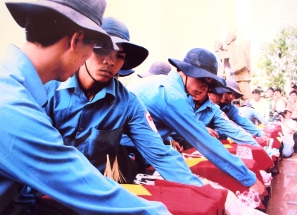 Đội tìm kiếm, quy tập hài cốt liệt sĩ K51 của Bộ Chỉ huy Quân sự tỉnh quy tập các liệt sĩ hy sinh trên nước bạn Campuchia về an nghỉ tại Nghĩa trang Liệt sĩ tỉnh.
