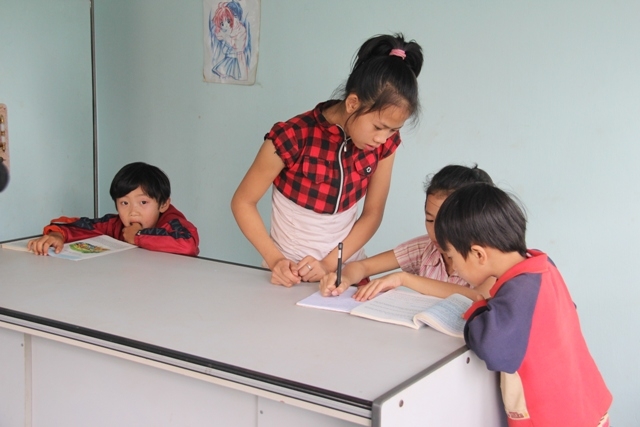Giờ đây, 4 cháu bé mồ côi ở xã Phú Xuân đã có mái ấm tình thương nhờ kinh phí do Hội Chữ thập đỏ huyện vận động.