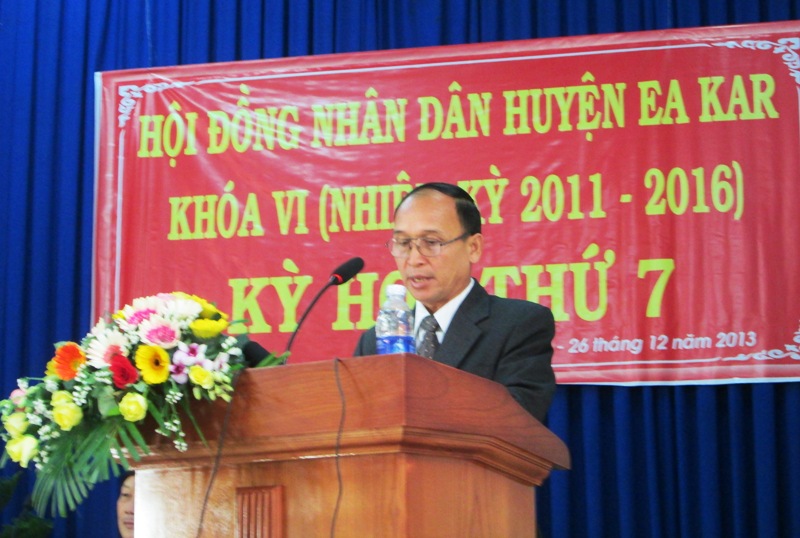Ông Y Khun Mlô – Chủ tịch HĐND huyện Ea Kar khoá VI phát biểu bế mạc kỳ họp