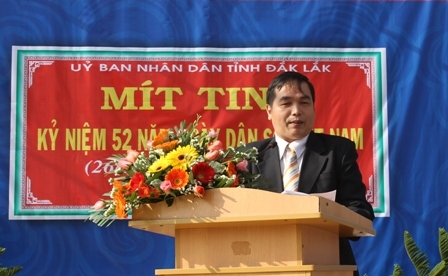 Phó Trưởng Ban Chỉ đạo công tác DS-KHHGĐ tỉnh Nguyễn Trung Thành phát biểu tại Lễ mít tinh.