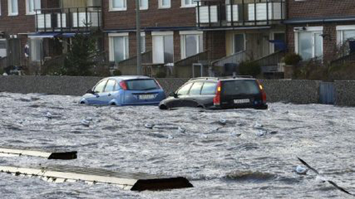 Cơn bão khiến nhiều gia đình tại châu Âu phải sơ tán và chịu cảnh mất điện