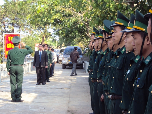 Phó Bí thư Thường trực Tỉnh ủy Cao Đức Khiêm chúc Tết tại Đồn Biên phòng Ea H'leo