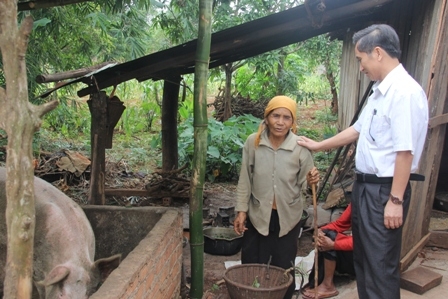 Đại diện huyện Cư Kuin thăm, tìm hiểu đời sống của các hộ đồng bào dân tộc thiểu số trên địa bàn