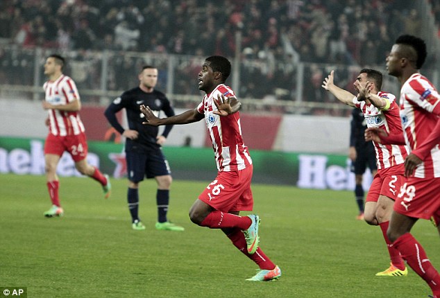 Campbell ấn định chiến thắng cho Olympiakos