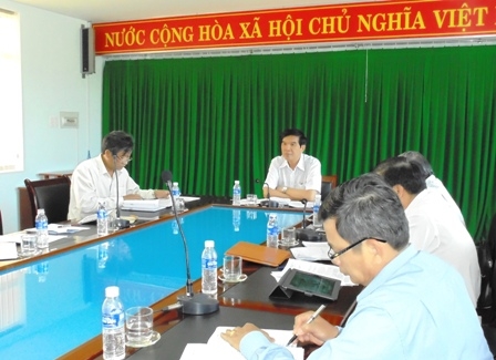 Chủ tịch UBND tỉnh Hoàng Trọng Hải phát biếu tại buổi làm việc